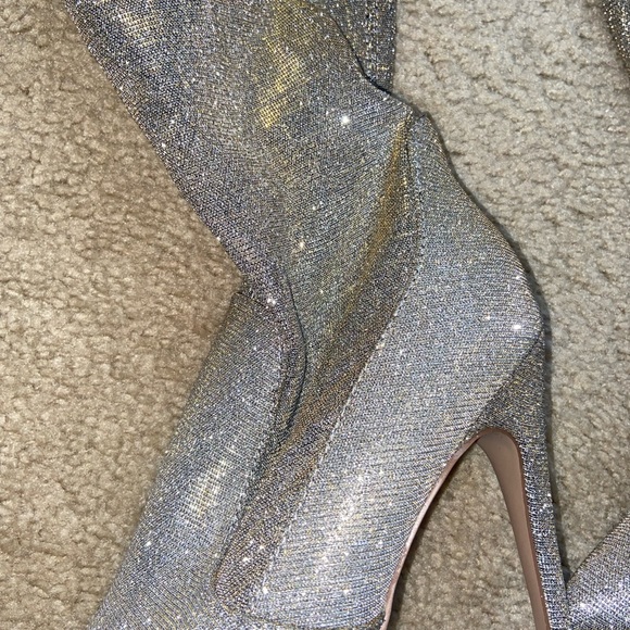 Thigh high Silver/Gold sparkly boots - Picture 4 of 8